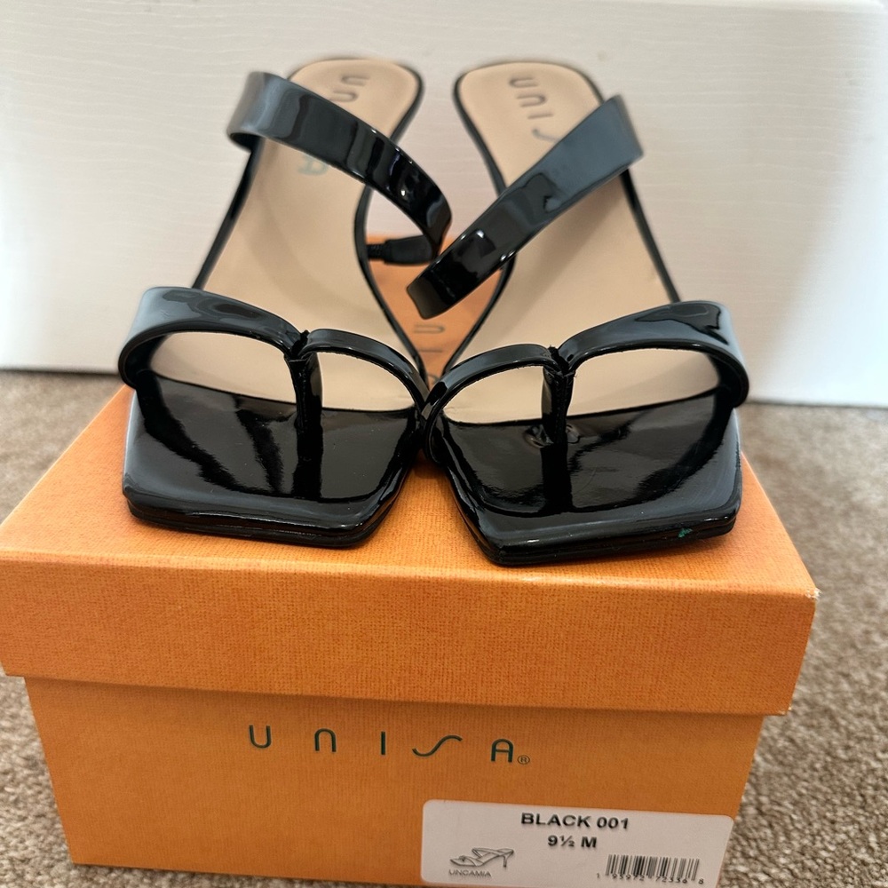 Unisa Glossy Black Heeled Sandals